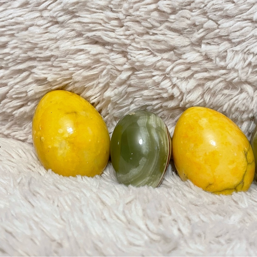 Set of 12 different sizes and types alabaster eggs - Picture 8 of 12